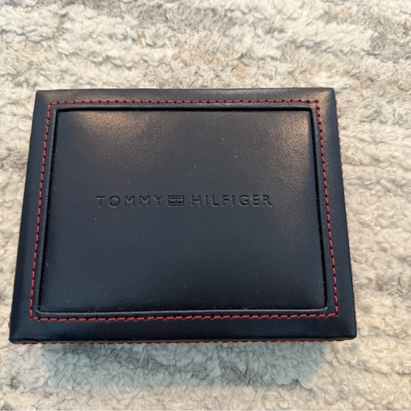 Tommy Hilfiger Brown Leather Wallet - Picture 2 of 5